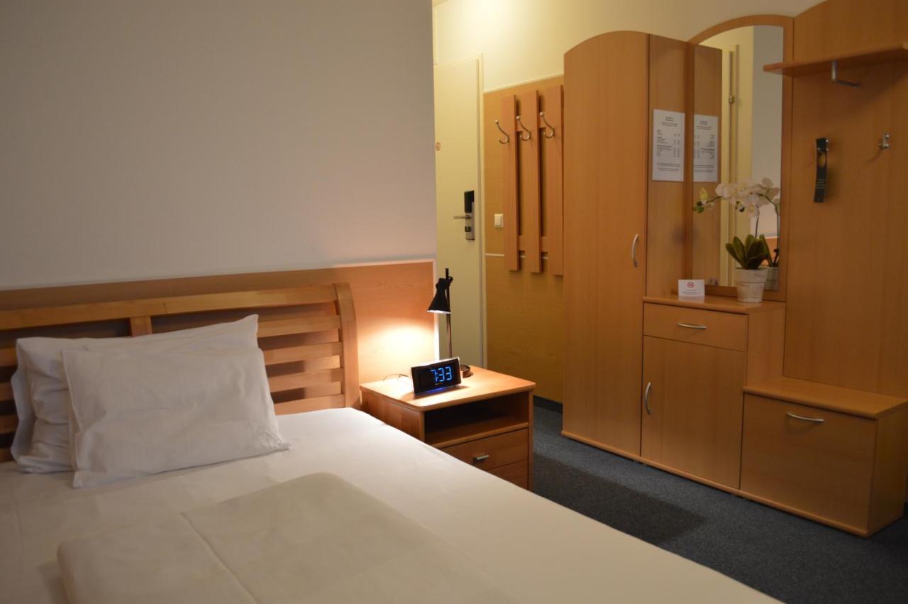 Hotel Donaustadt Kagran - At Metro U1