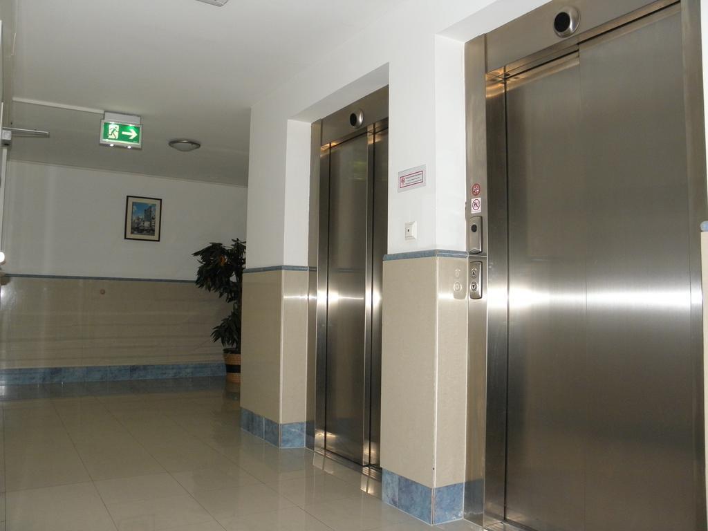 Hotel Donaustadt Kagran - At Metro U1 Wenen
