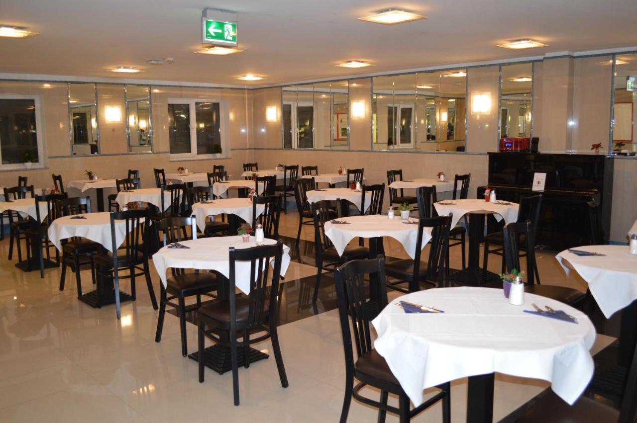 Hotel Donaustadt Kagran - At Metro U1 Wenen